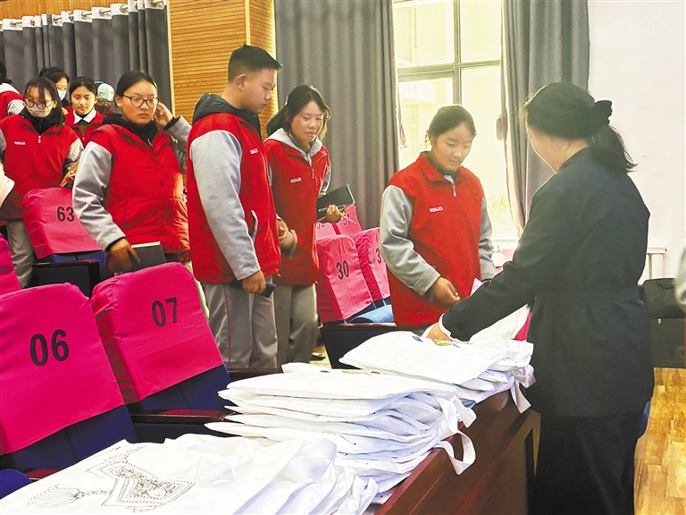 ནག་ཆུ་གྲོང་ཁྱེར་གྱིས་རིག་དངོས་སྲུང་སྐྱོང་དྲིལ་བསྒྲགས་སློབ་གསོ་ཁྱབ་གདལ་གྱི་བྱེད་སྒོ་སློབ་གྲྭར་སྤེལ་བ།